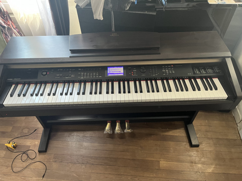 Yamaha YDP V240