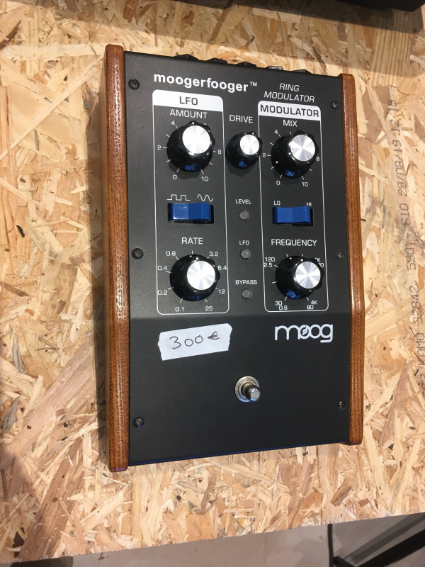 MF-102 Moogerfooger Ring Modulator