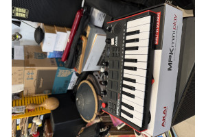 AKAI Professional MPK mini Play MK3