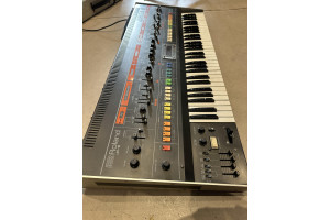 Jupiter-8 Synthétiseur analogique