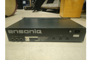 Synthétiseur Ensoniq ESQ-M